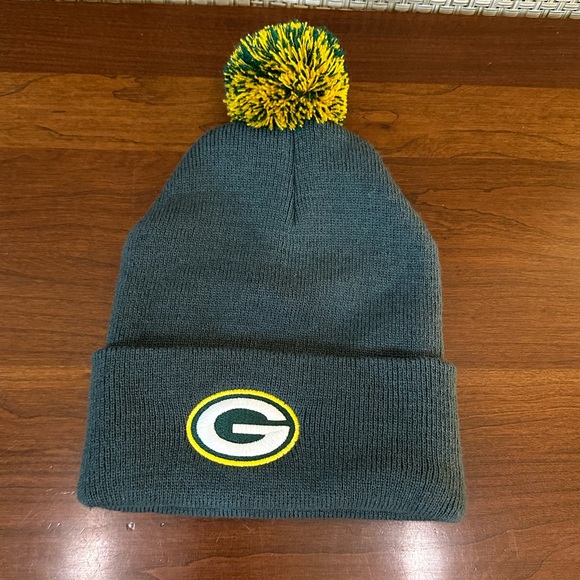 NWOT Green Bay Packers Embroidered "G" Logo Pom Beanie - Picture 7 of 9